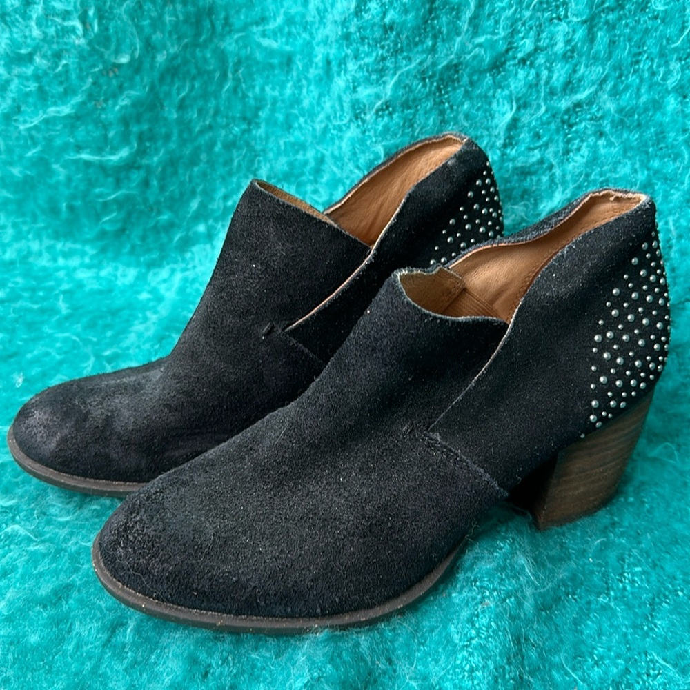 Naya black jeweled chunky heel boot size 6
